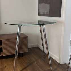 Round Dining Table  31 1/4”