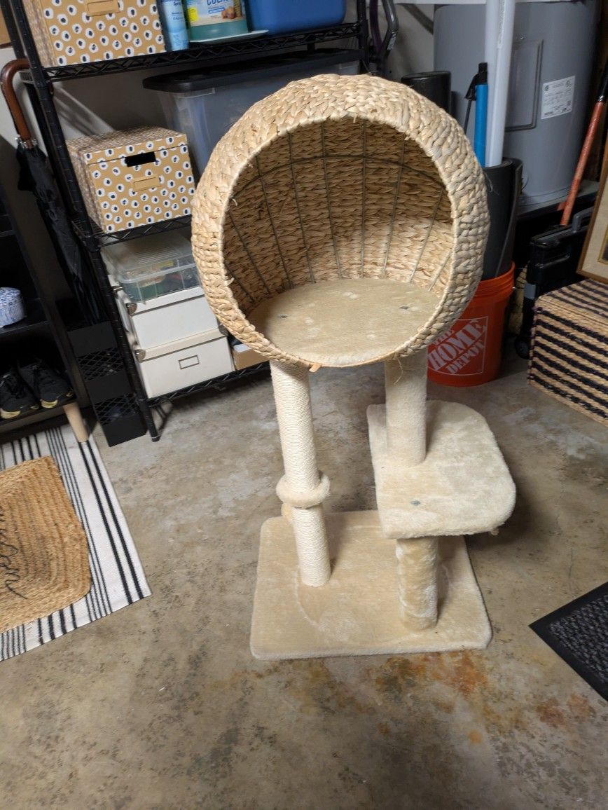 NEW Cat Tree