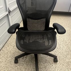 Herman Miller Aeron Chair Size b