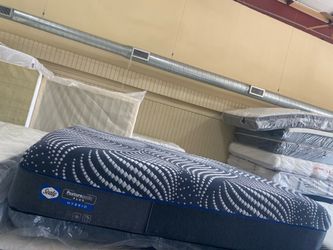King size mattress sealy hybrid