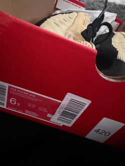 Never used shoes 6y