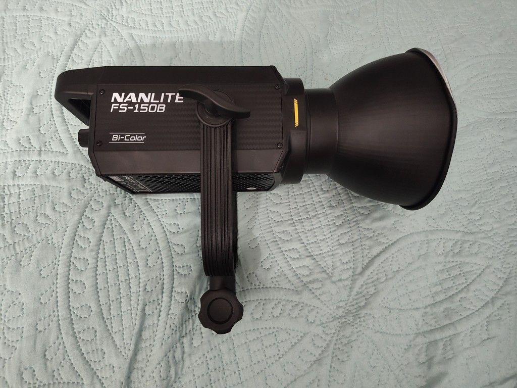 Nanlite FS-150B Bi-color Studio Light, 2700K-6500K, Bluetooth, 2.4G, Bowens mount