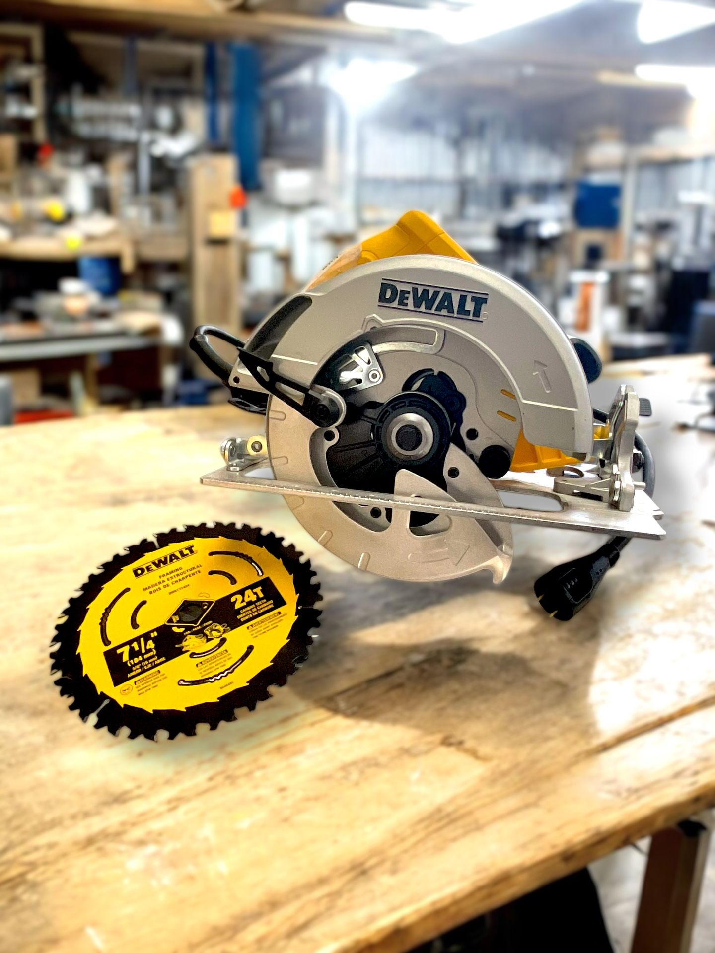 DEWALT CIRCULAR SAW WITH BLADE AND BOX.