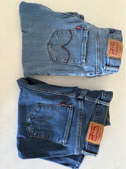 2 pack Women Levi’s classic Bermuda size 26