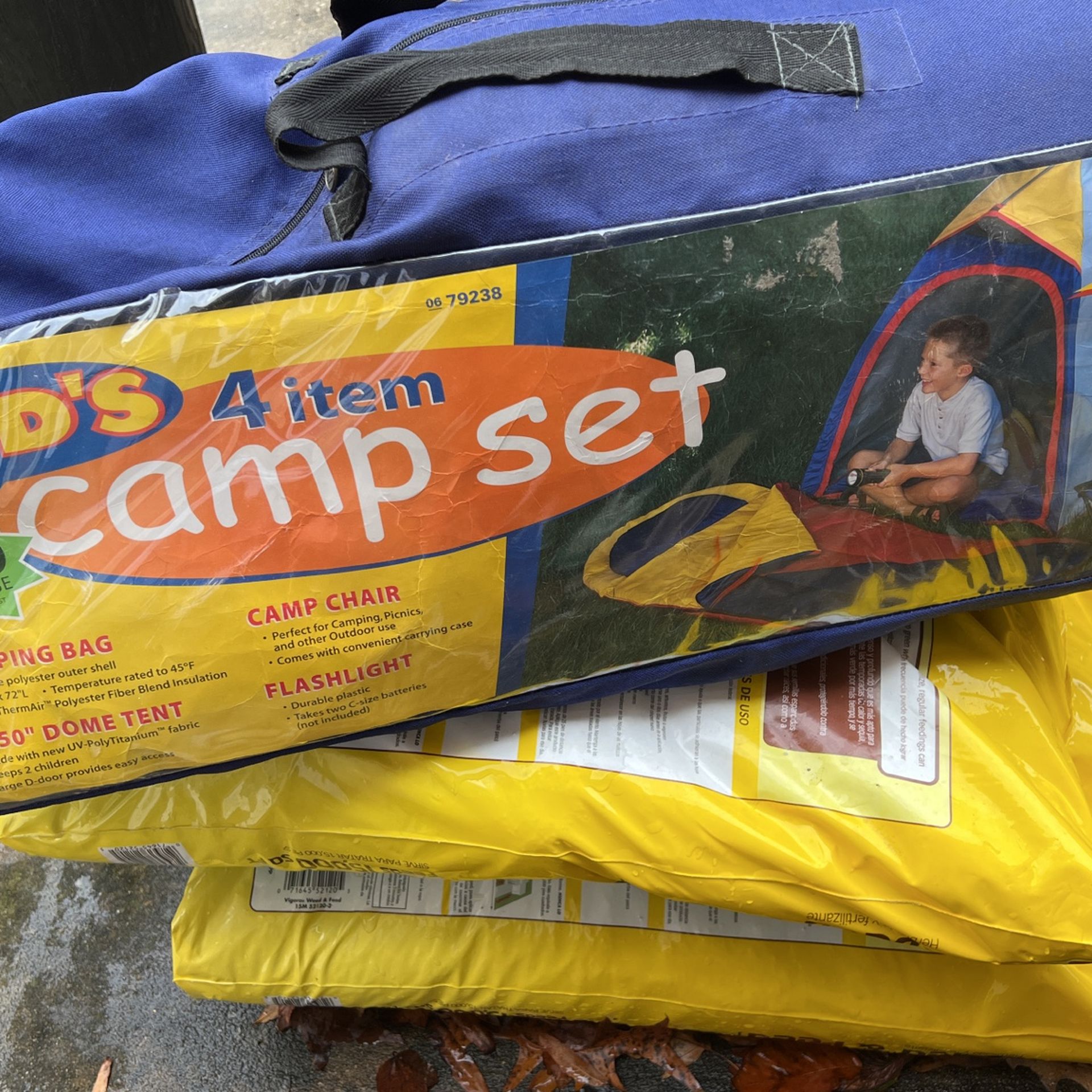 kids tent, sleeping bag, cheer flashlight
