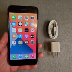 iPhone 7 Plus - UNLOCKED - Like New 