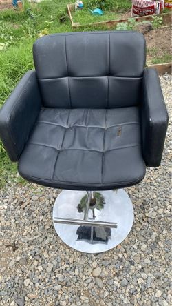 Set of chairs