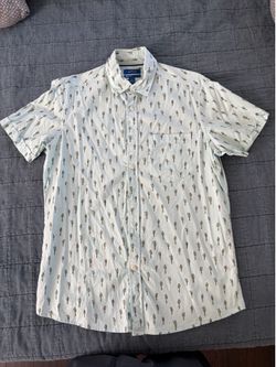 Men’s small short sleeve button up shirt