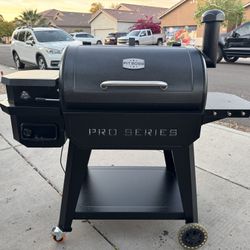 Pit Boss Pro Series 850-Sq. in Hammertone Pellet Grill with Smart Compatibility