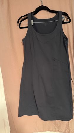 M Athleta Levitate Dress Gray Sleeveless Athletic Dress with Zip Pocket