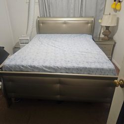 Queen Bed Set.    $550