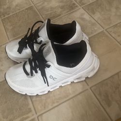 Women’s OC OnCloud Shoes Size 6