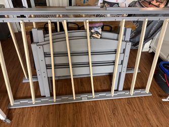 Twin bunk bed