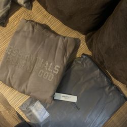 Brand new In Bag , Essential Hoodie 📲