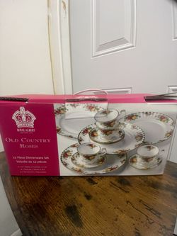 Royal Albert Old Country Roses 12-Piece Dinnerware Set – Made in England