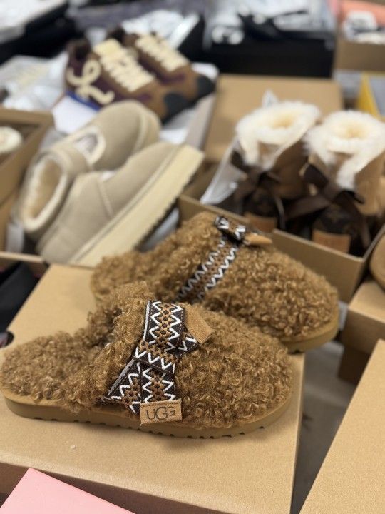 UGG women shoes Size : 5- 9