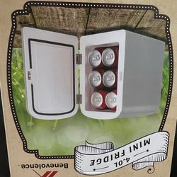 Benevolence 4.0 L Mini-fridge