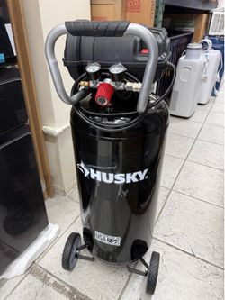HUSKY - 20 GAL Vertical AIR COMPRESSOR 200 PSI
