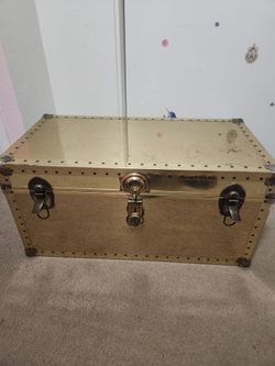 Gold metal chest/ treasure chest/ beautiful piece for collectors out there. The main lock mechanism doesnt work but the 2 latches work perfectly
