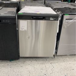 GE Dishwasher With Front Controls 