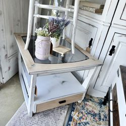 Side Table / Accent Table / End Table