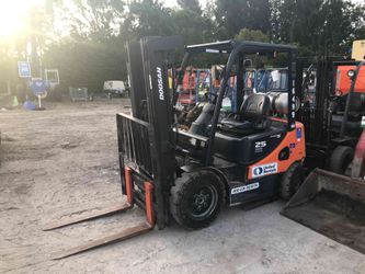 5,000lbs Warehouse Forklift - 2014 Doosan G25E-5