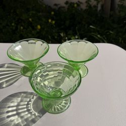  VTG. Federal Green Uranium Paneled Optic Dessert Candy Dish Set of 3 Glows! 