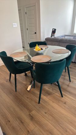 Round glass dining table for 4 w/chairs