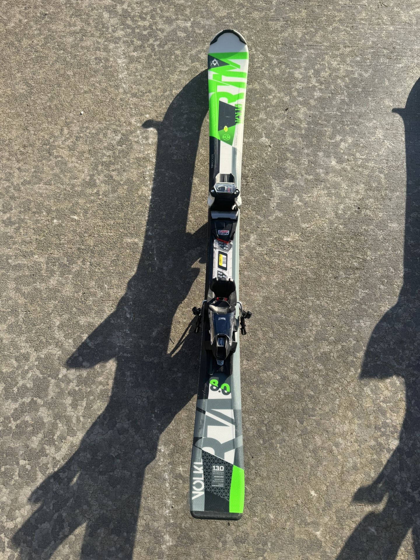 This is a pair of Völkl RTM 8.0 skis with Marker FDT 10 bindings 130 cm