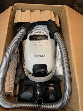 WHITE 5 SPEED PROLUX TERRAVAC VACUUM CLEANER WITH SEALED HEPA FILTER