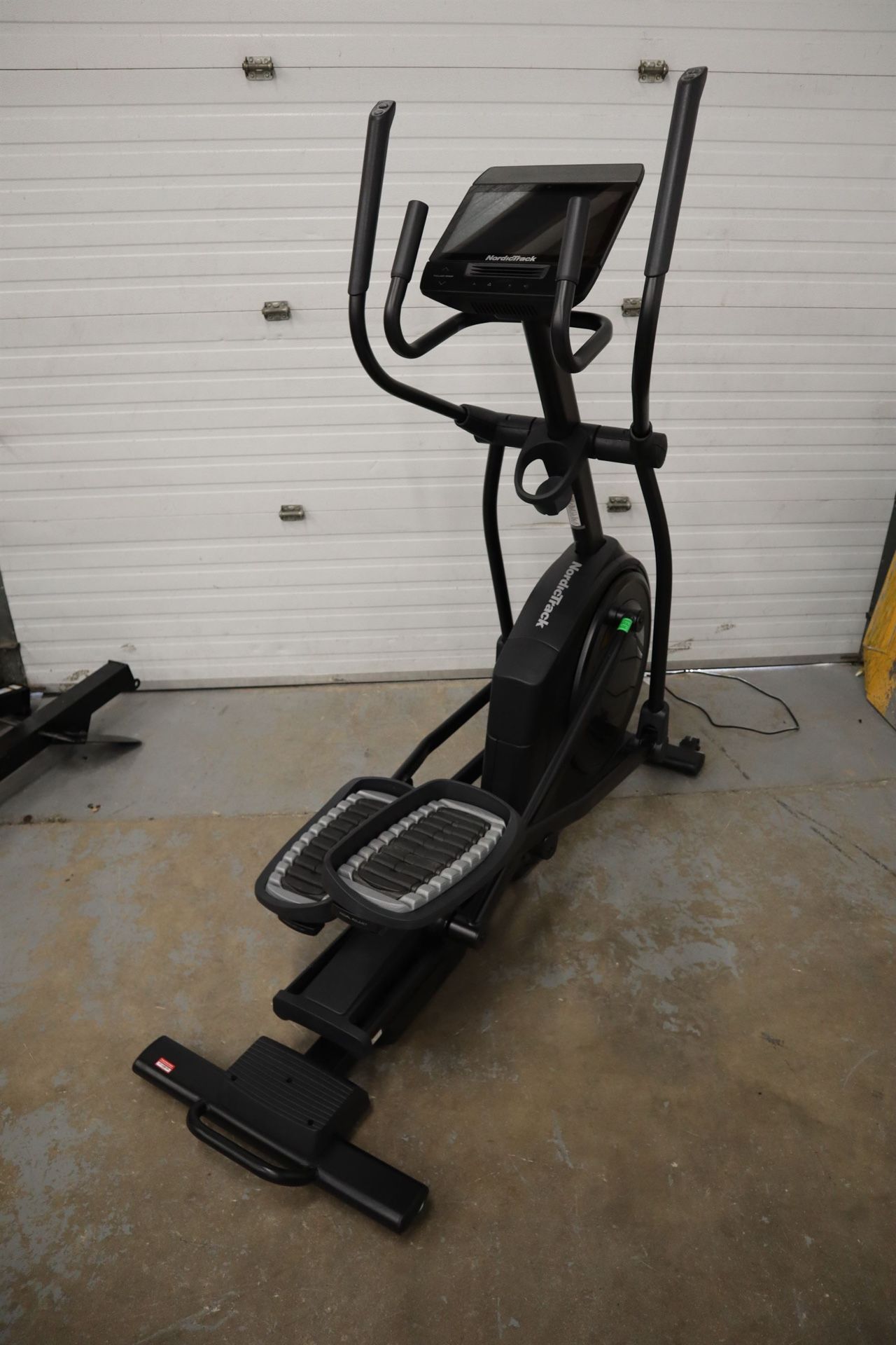 Used NordicTrack AirGlide 14i NTEL714236 Adjustable Inline Elliptical