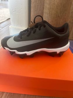 Baseball cleats