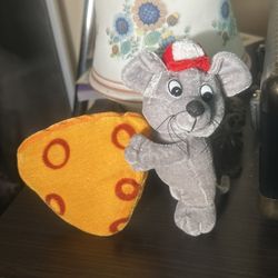Vintage Gray Mouse Plush with Red Hat & Cheese – Rare Pyramide Netherlands Toy – 1980s