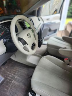 Toyota Sienna 2012