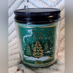 BATH &amp; BODY WORKS TREE FARM  7 OZ S SINGLE WICK CANDLE NEW Christmas Pine Cedar 