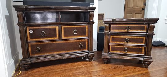 Entertainment Dresser Set