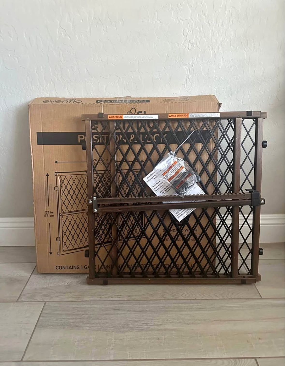 Safety Gate / Pet Gate - Fits 26” - 42”