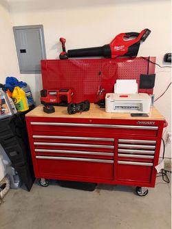 Husky heavy-duty rolling tool chest
