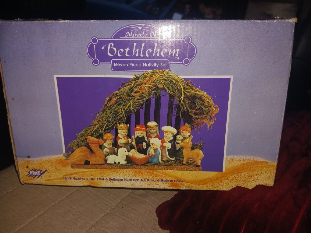 NEW IN BOX XMAS CERAMIC DISPLAY SET 6 FINAL PRICE LOOK MY POST TONS ITEM