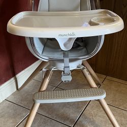 Munchkin 360° Cloud Baby and Toddler High Chair