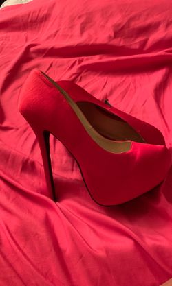 Love D Women’s Heels size 10