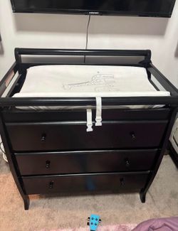 Changing table/dresser