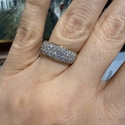 14K Yellow Gold Natural Diamonds Gorgeous Ring Band 