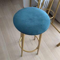 Bar Table With 2 Stools