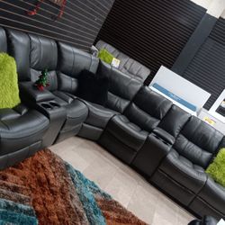 *Black Friday Now*---Madrid Attractive Leather Reclining Sectional Sofa---Delivery And Easy Financing Available💪
