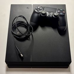 Original PS4 “Fat Model” And Games