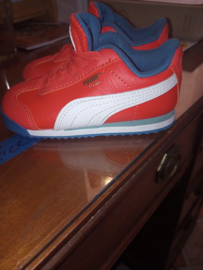 Pumas Shoes