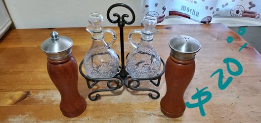 Sault containers and oil containers