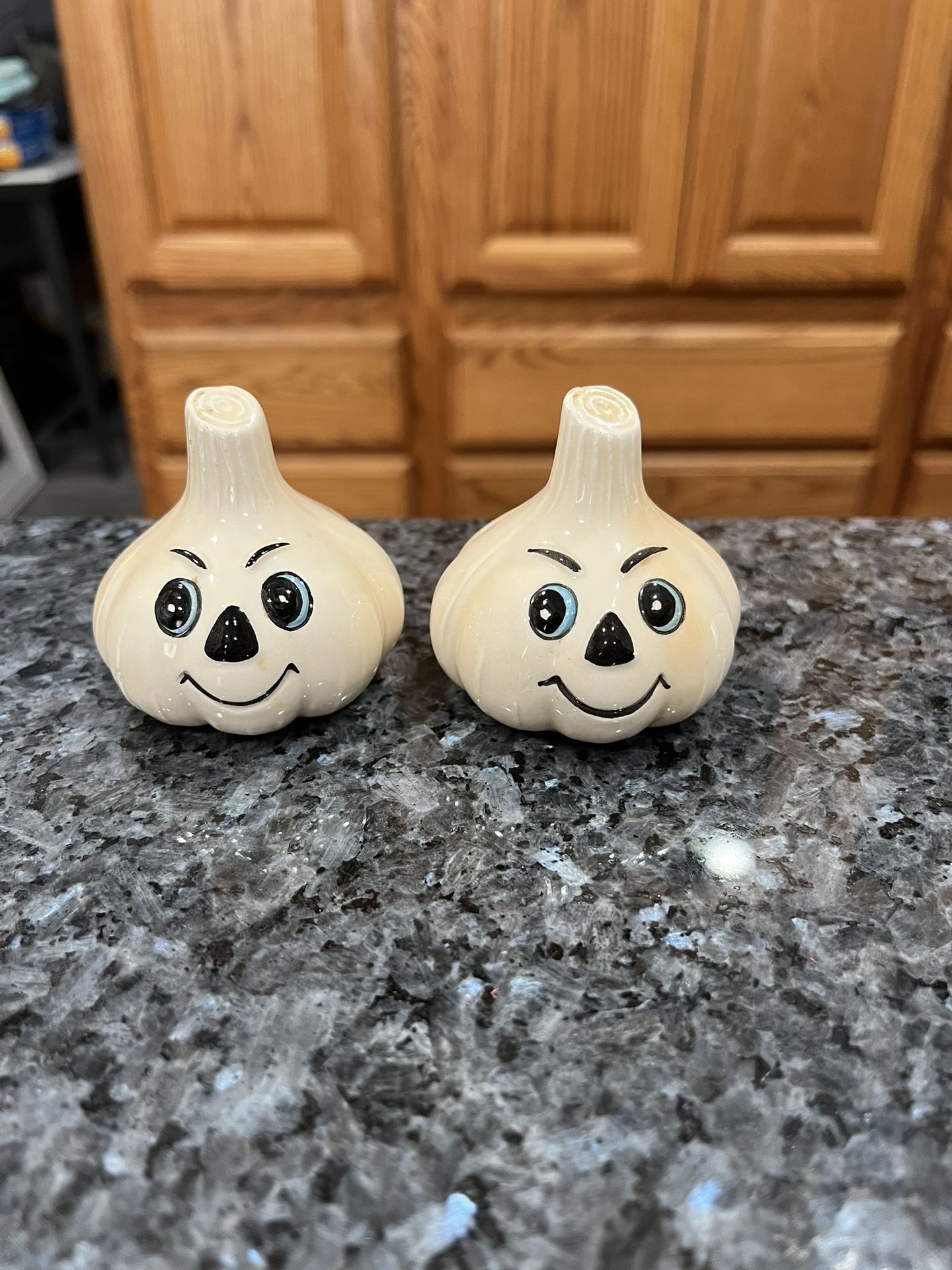 Vintage Anthropomorphic Garlic Pair of Salt and Pepper Shakers. Size approximately 2 inches tall. Preowned no cracks or chips.
