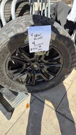 33 X 12.5x20 TOYO MT With new F150 Rims